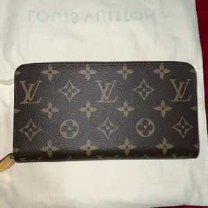 Louis Vuitton Zippy Wallet Red Interior Brand New